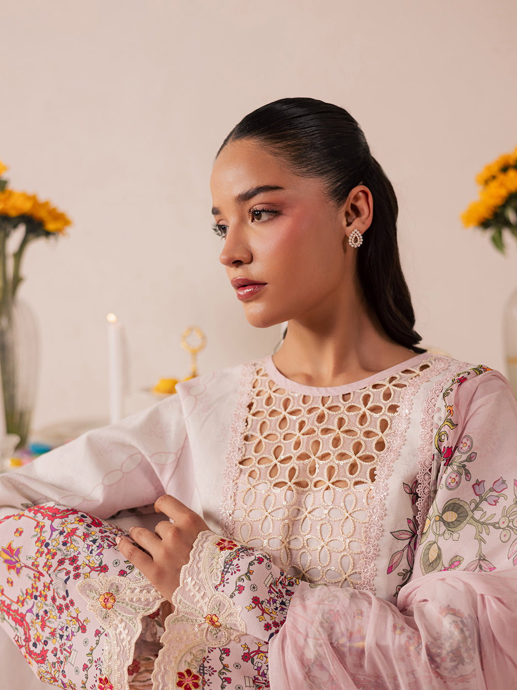 MJ-02 | 3 PC Lawn Mahnur Jahaan Lawn 26