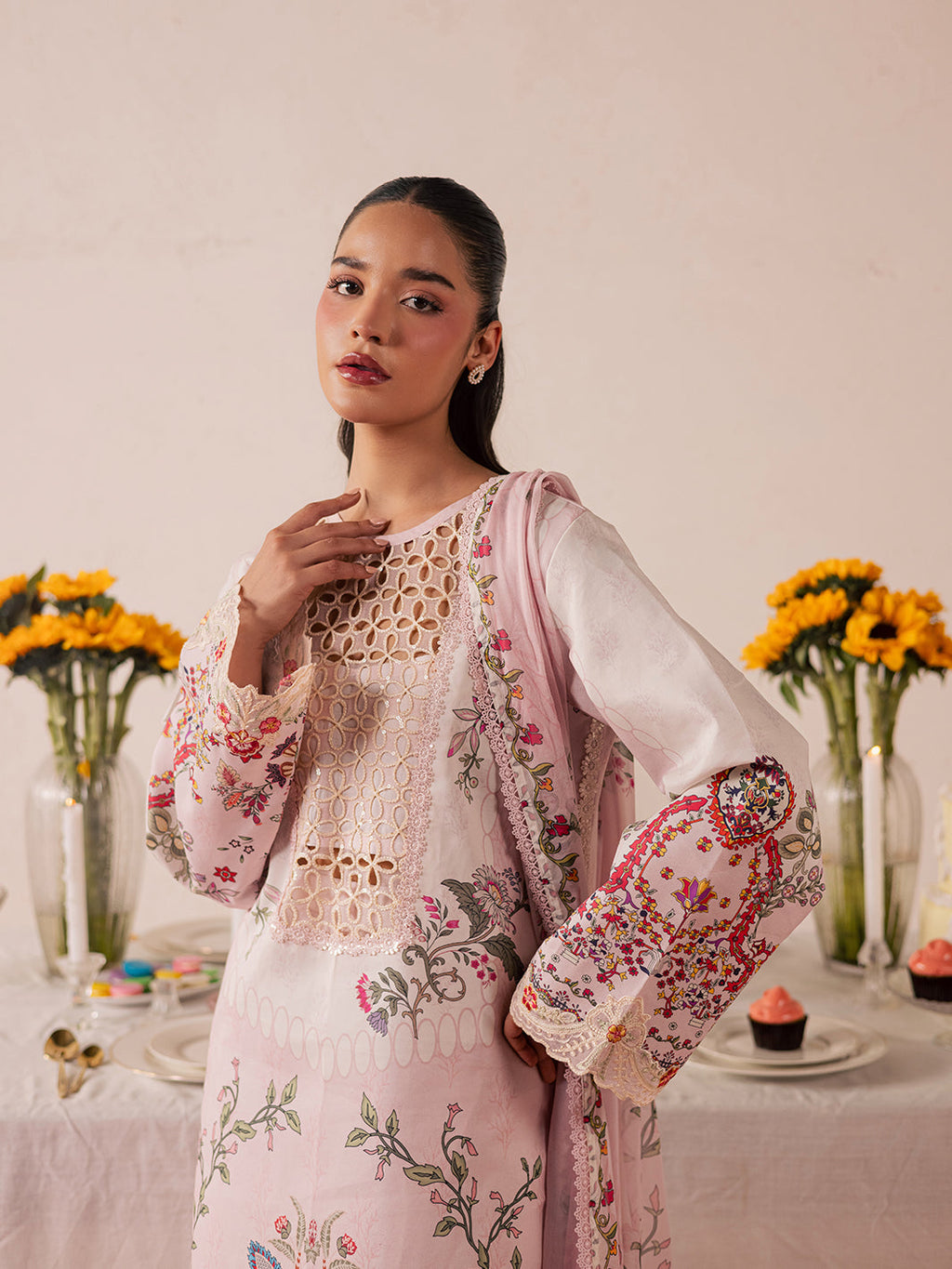 MJ-02 | 3 PC Lawn Mahnur Jahaan Lawn 26