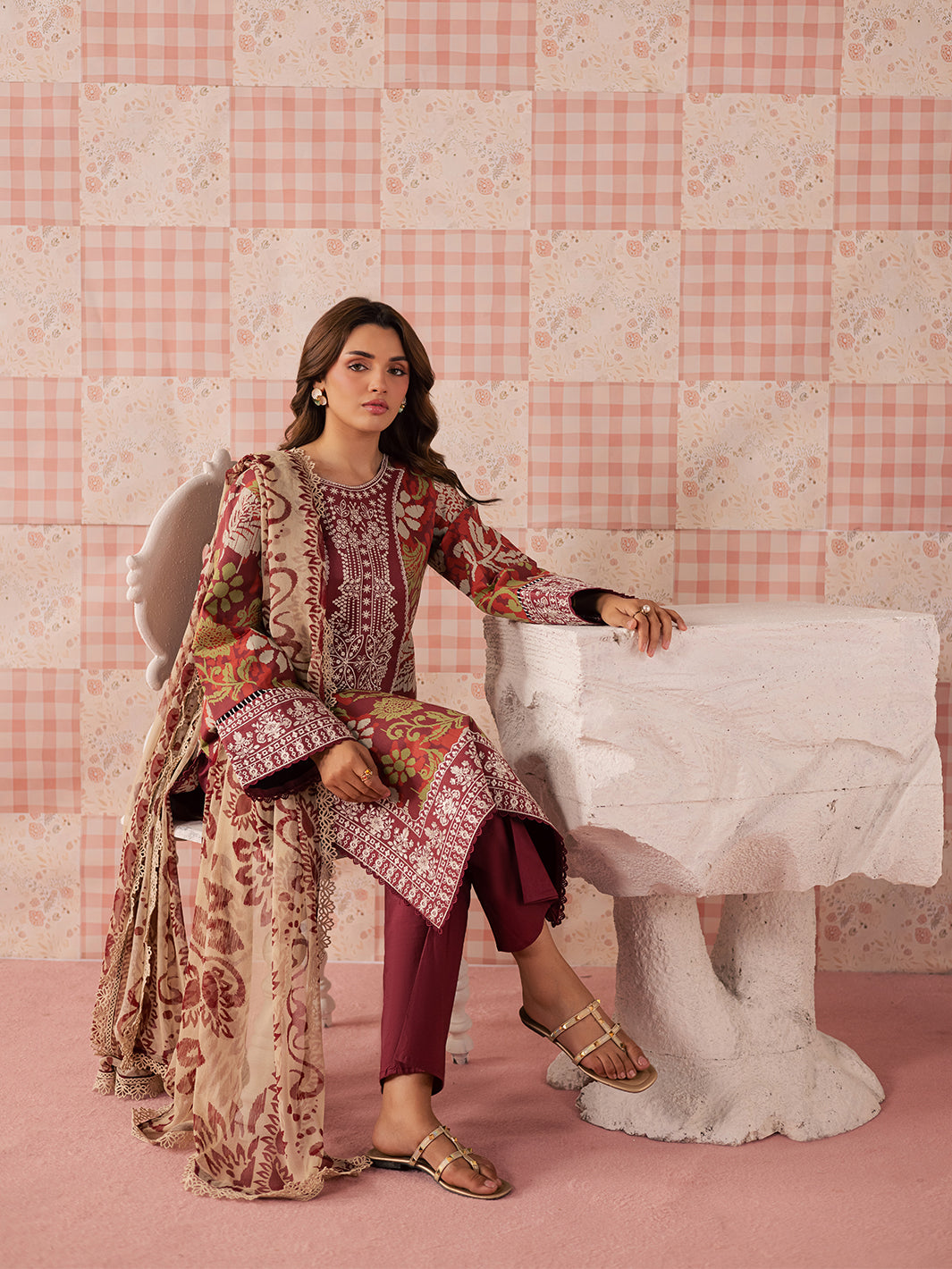 MJ-05 | 3 PC Lawn M Mahnur Jahaan Lawn 26