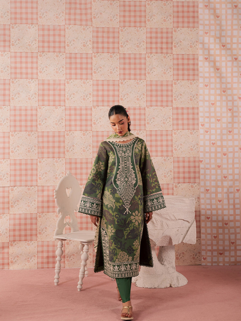 MJ-06 | 3 PC Lawn Mahnur Jahaan Lawn 26