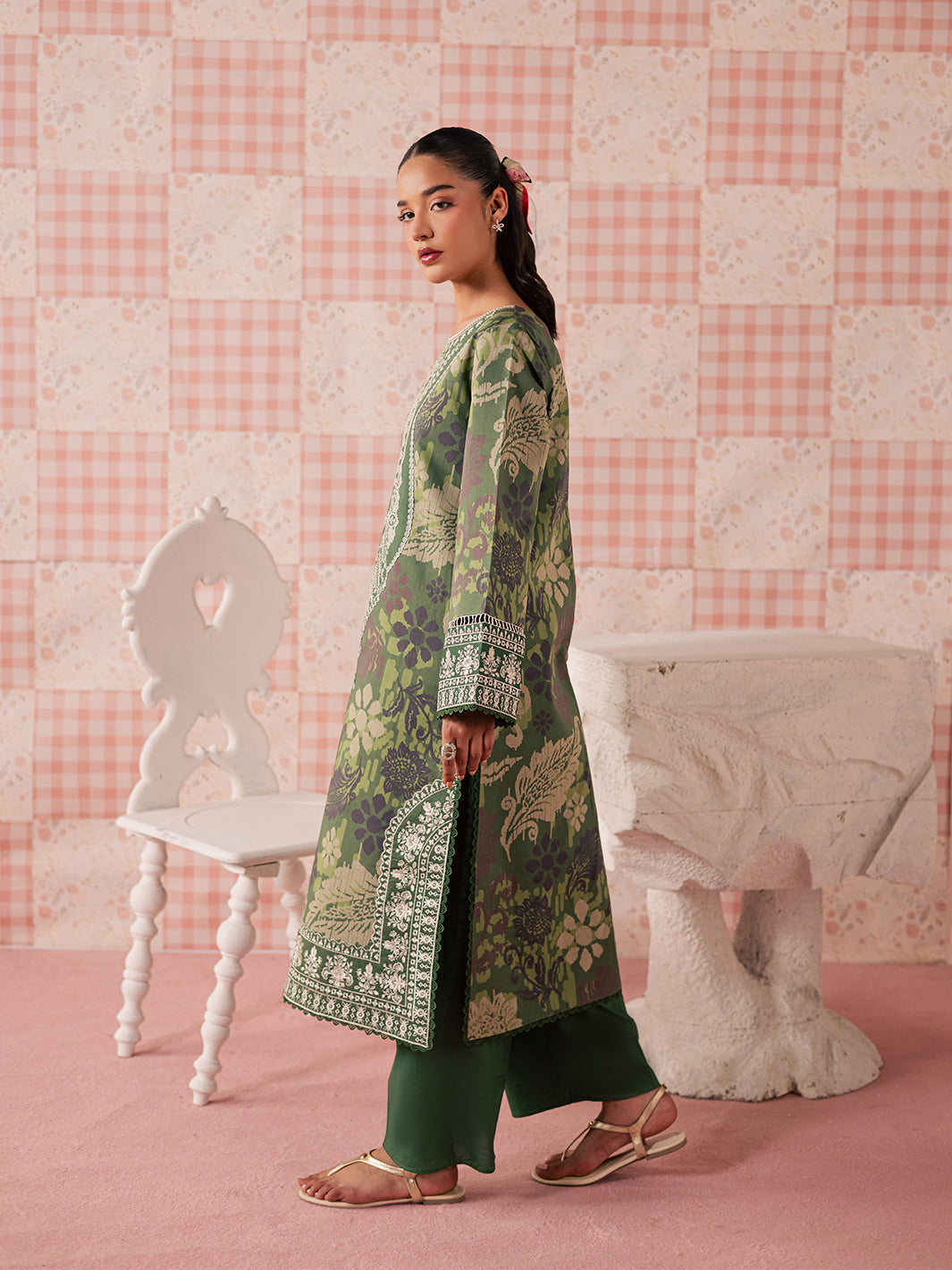 MJ-06 | 3 PC Lawn M Mahnur Jahaan Lawn 26
