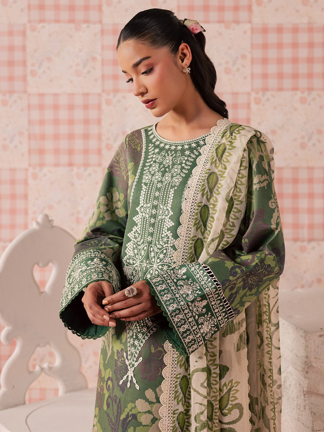 MJ-06 | 3 PC Lawn L Mahnur Jahaan Lawn 26