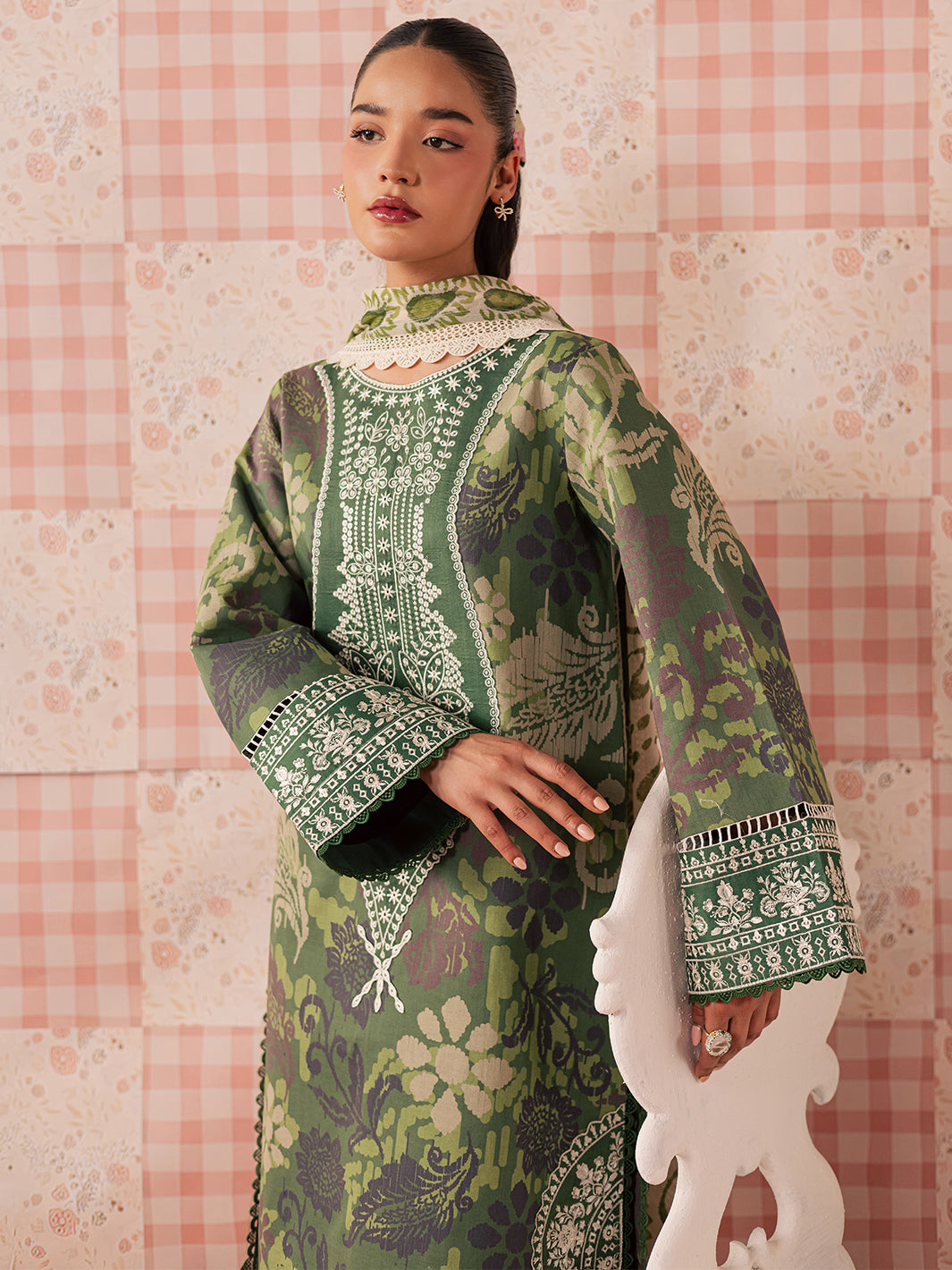 MJ-06 | 3 PC Lawn Mahnur Jahaan Lawn 26