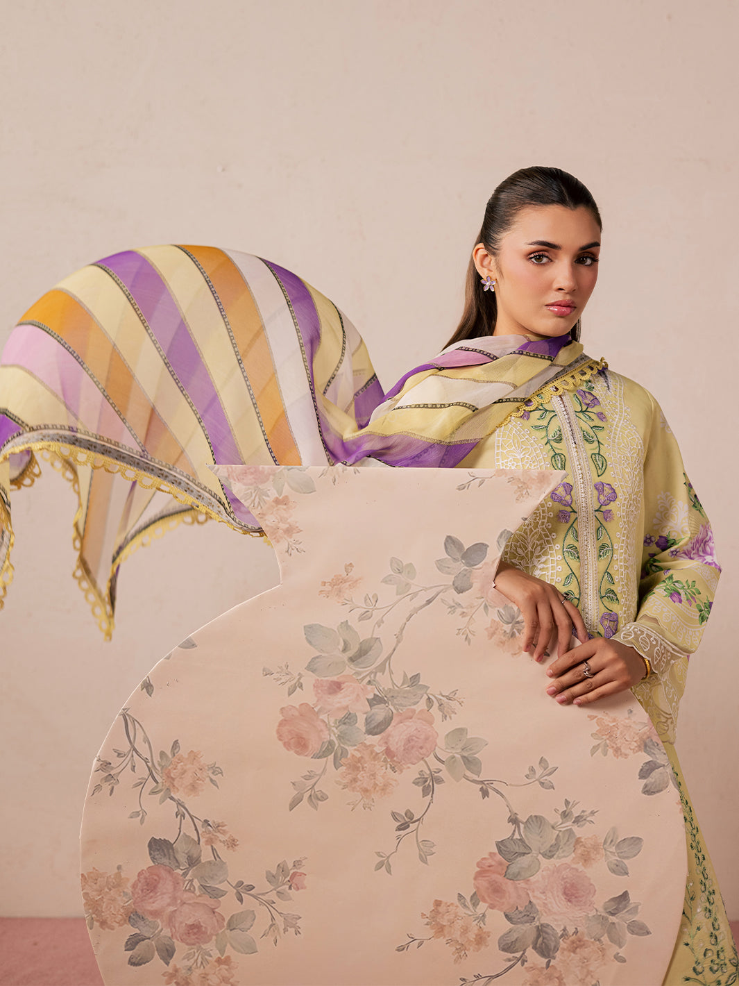 MJ-07 | 3 PC Lawn S Mahnur Jahaan Lawn 26