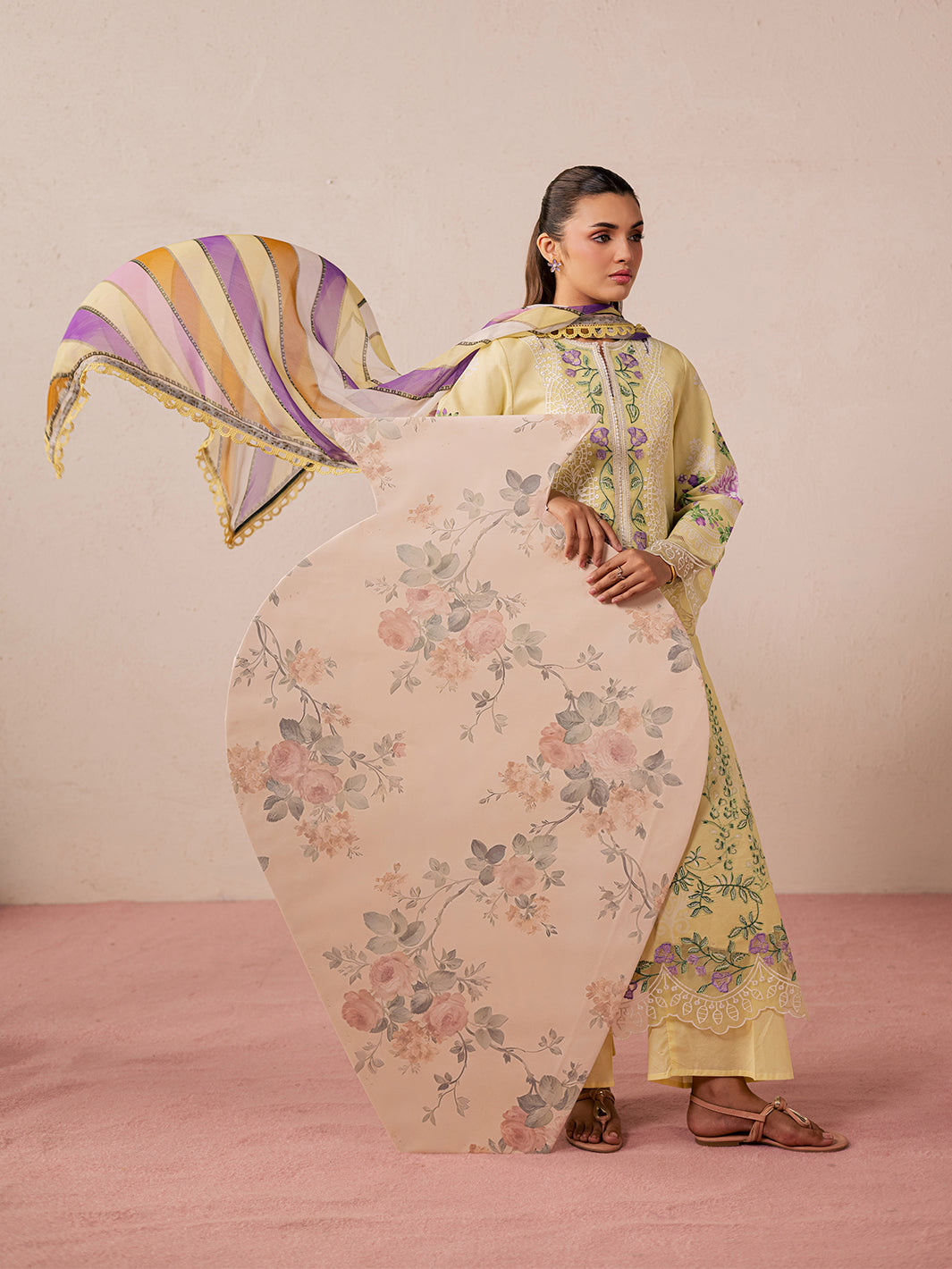 MJ-07 | 3 PC Lawn M Mahnur Jahaan Lawn 26