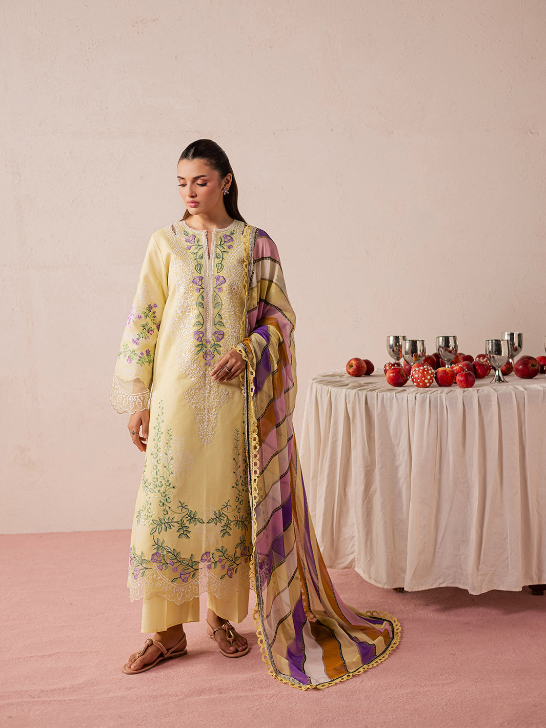 MJ-07 | 3 PC Lawn L Mahnur Jahaan Lawn 26