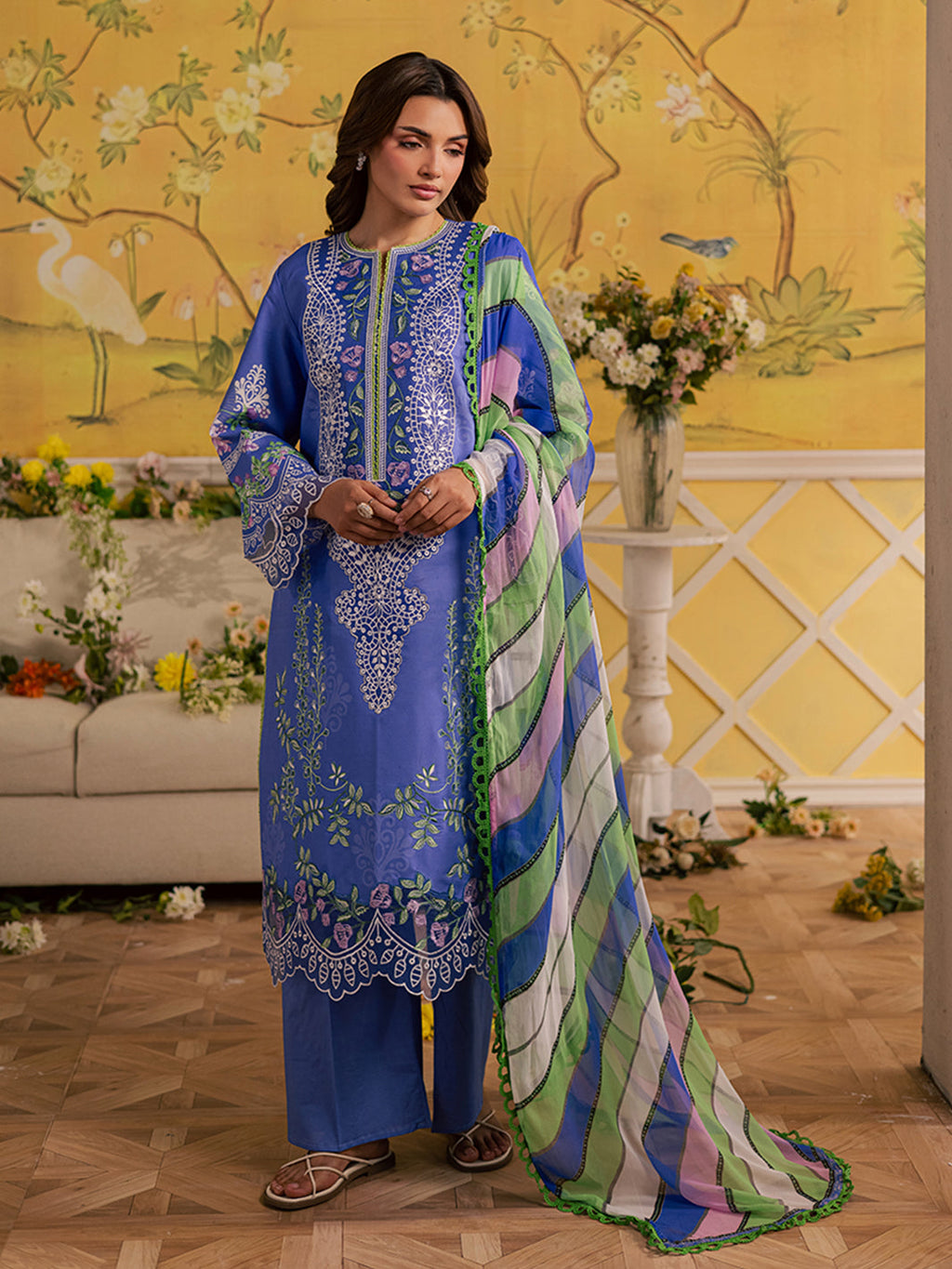 MJ-08 | 3 PC Lawn Mahnur Jahaan Lawn 26