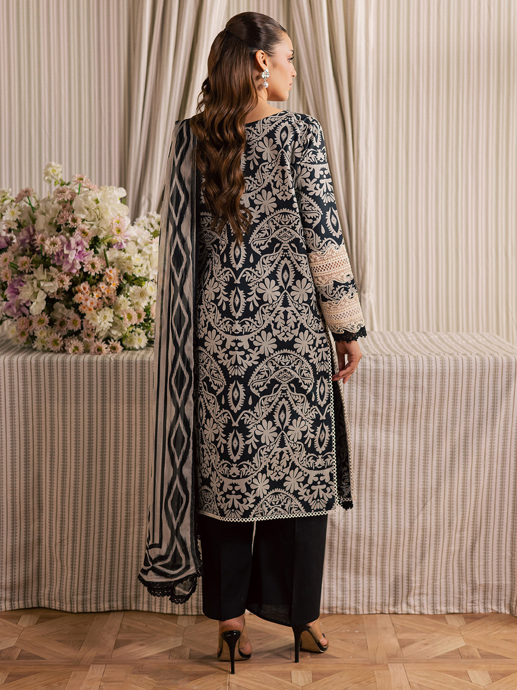 MJ-09 | 3 PC Lawn L Mahnur Jahaan Lawn 26