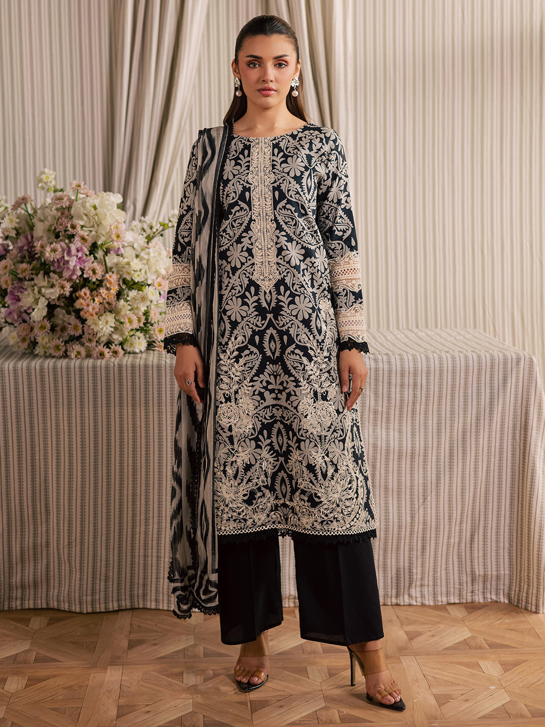 MJ-09 | 3 PC Lawn Mahnur Jahaan Lawn 26