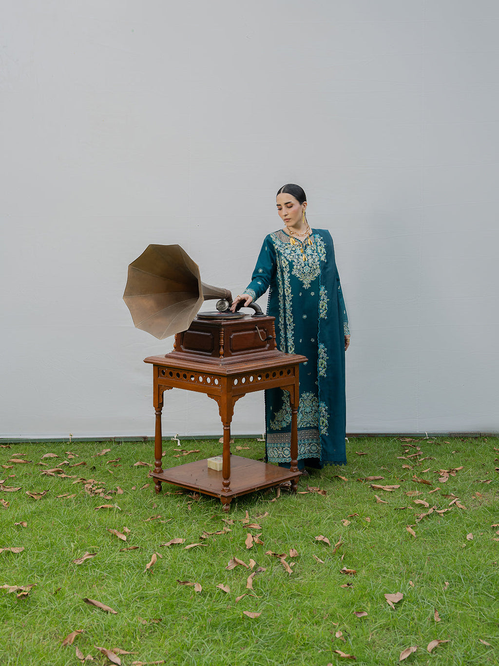 MU-08 | 3 PC Lawn - Unstitched