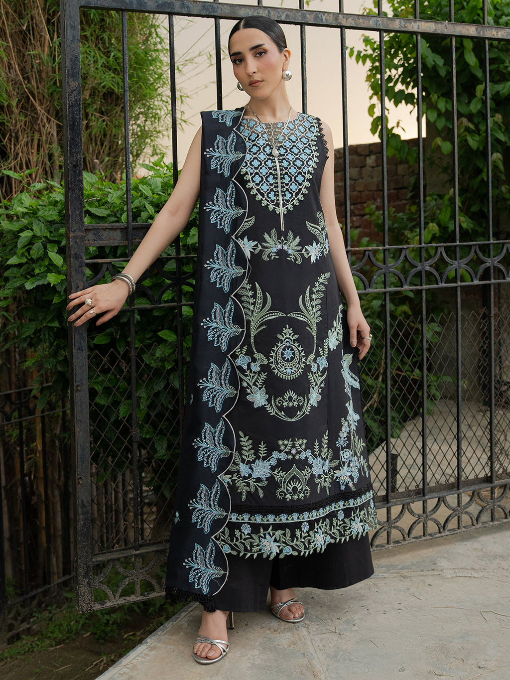 MU-11 | 3 PC Lawn - Gallery Image 5