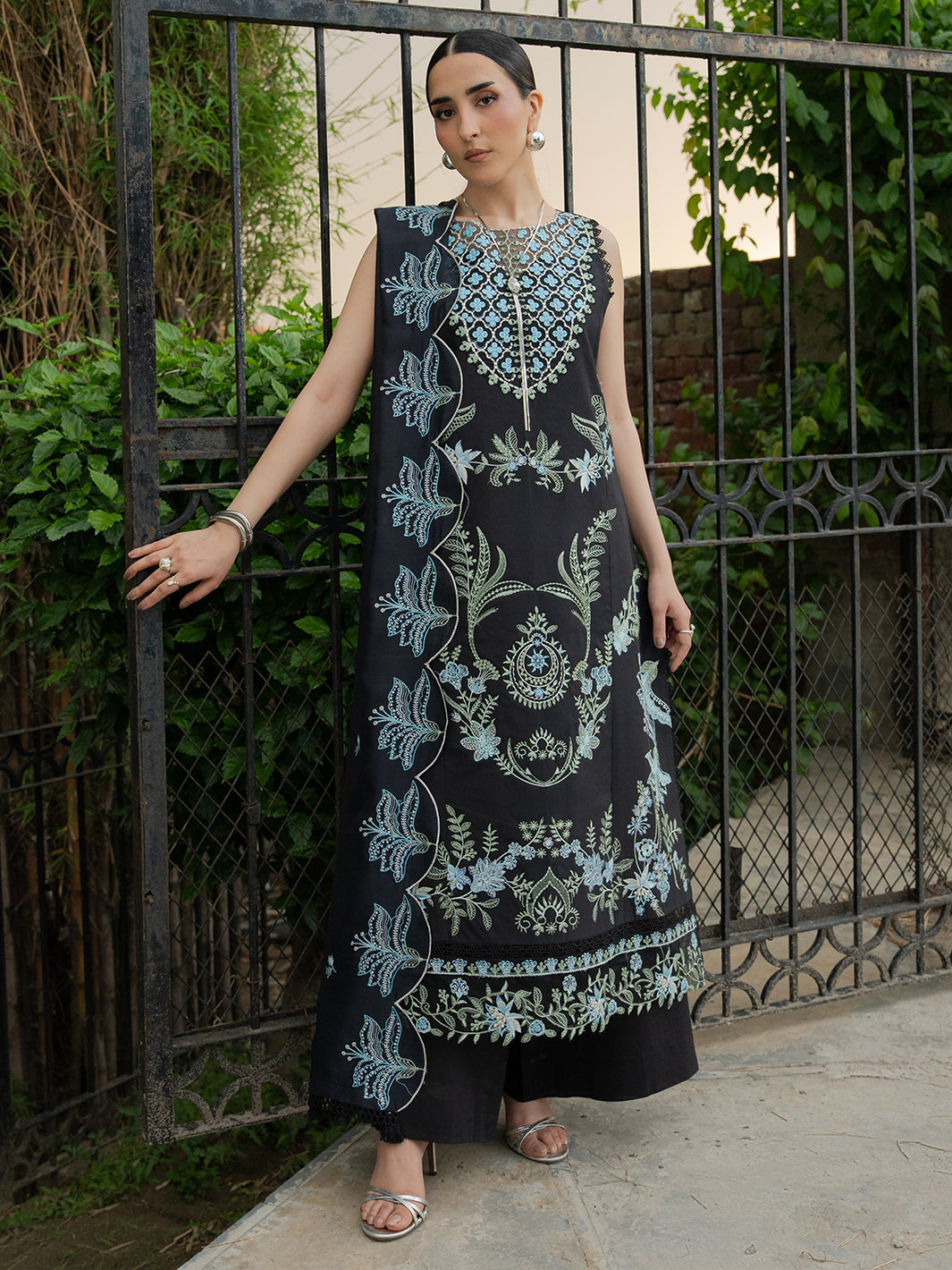 MU-11 | 3 PC Lawn - Gallery Image 5
