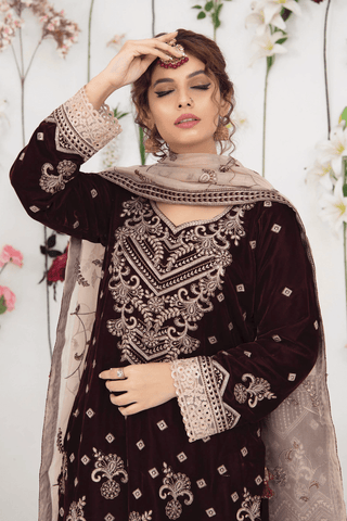 Makhmal E Singhar By Palwasha Embroidered Luxury Velvet Suit D-01