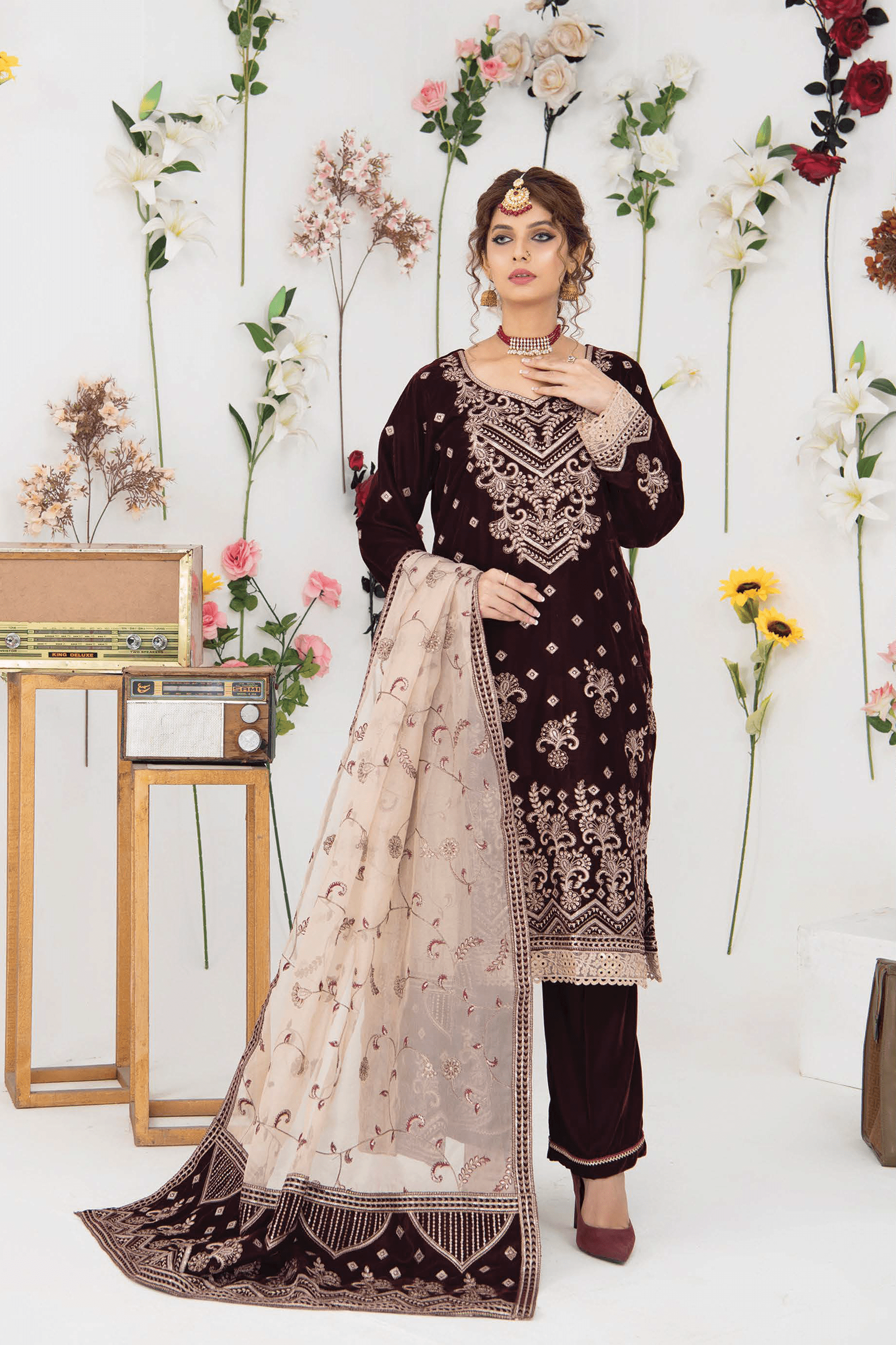 Makhmal E Singhar By Palwasha Embroidered Luxury Velvet Suit D-01