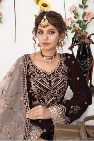 Makhmal E Singhar By Palwasha Embroidered Luxury Velvet Suit D-01