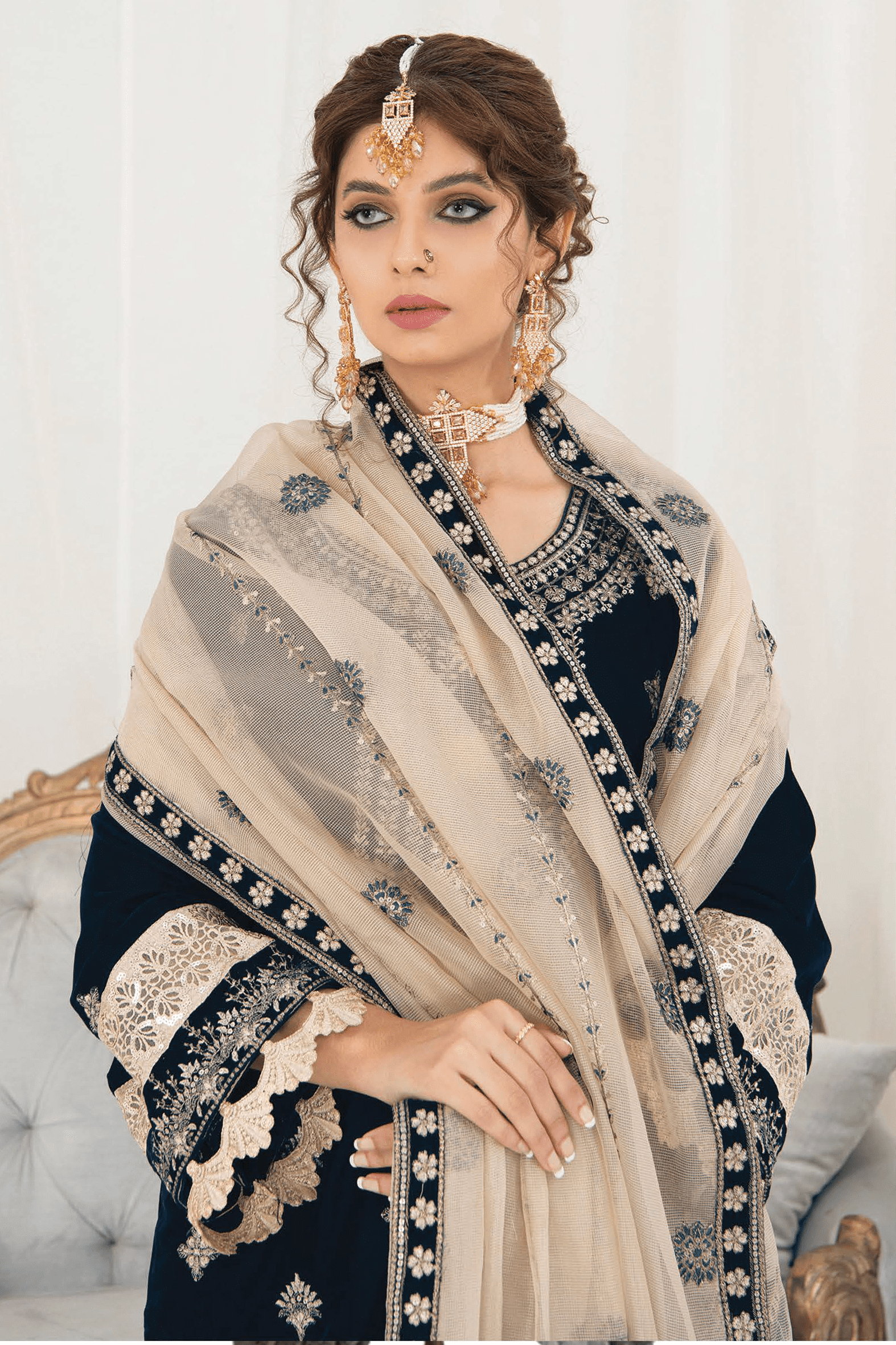 Makhmal E Singhar By Palwasha Embroidered Luxury Velvet Suit D-02