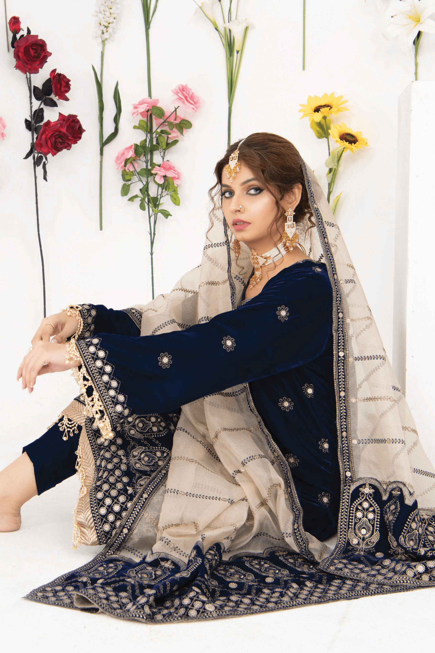Makhmal E Singhar By Palwasha Embroidered Luxury Velvet Suit D-04